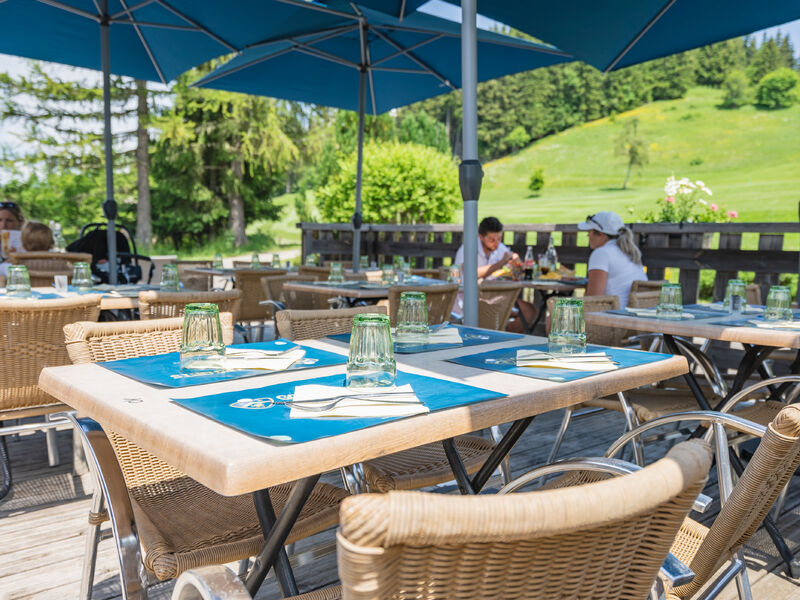 le 17 août - déjeuner au restaurant du golf