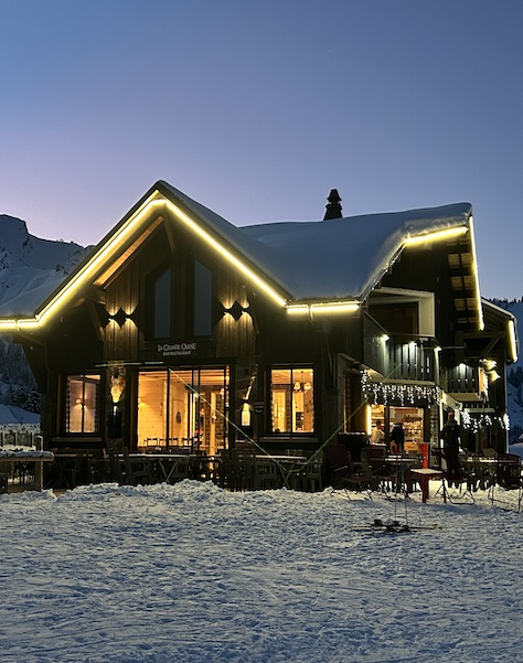 Repas au Praz de Lys après l'activité motoneige
